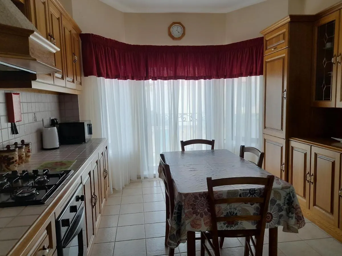Silver Shadow Holiday Maisonette Marsaxlokk Apartment